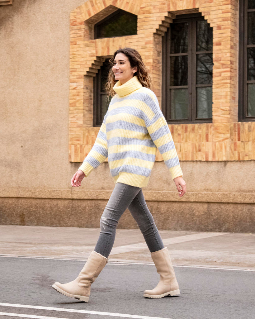 Bambina botas de piel con forro interior de pelo. crudo