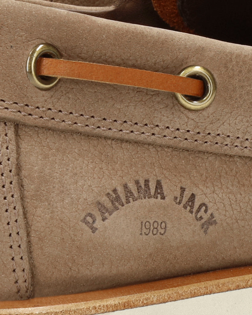 Boat náutico de piel con forro interior de piel. taupe