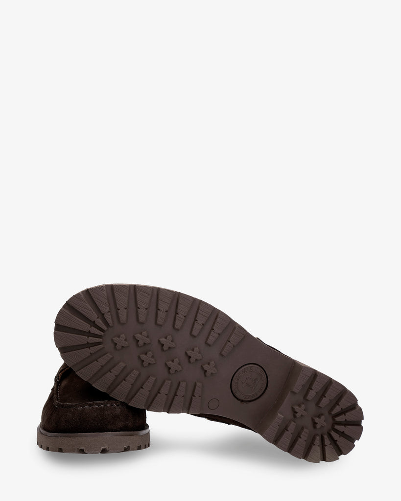 Boat náutico de piel con forro interior de piel. marron