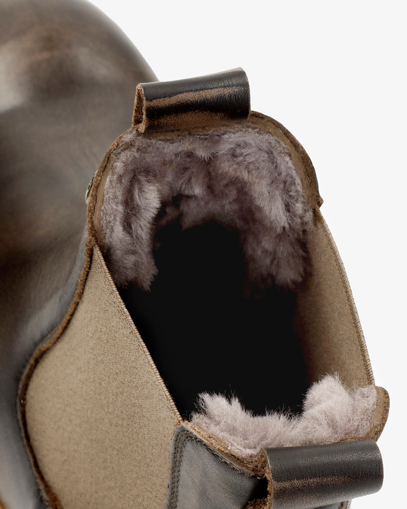 Elvin Igloo botín de piel con forro interior de pelo natural. taupe