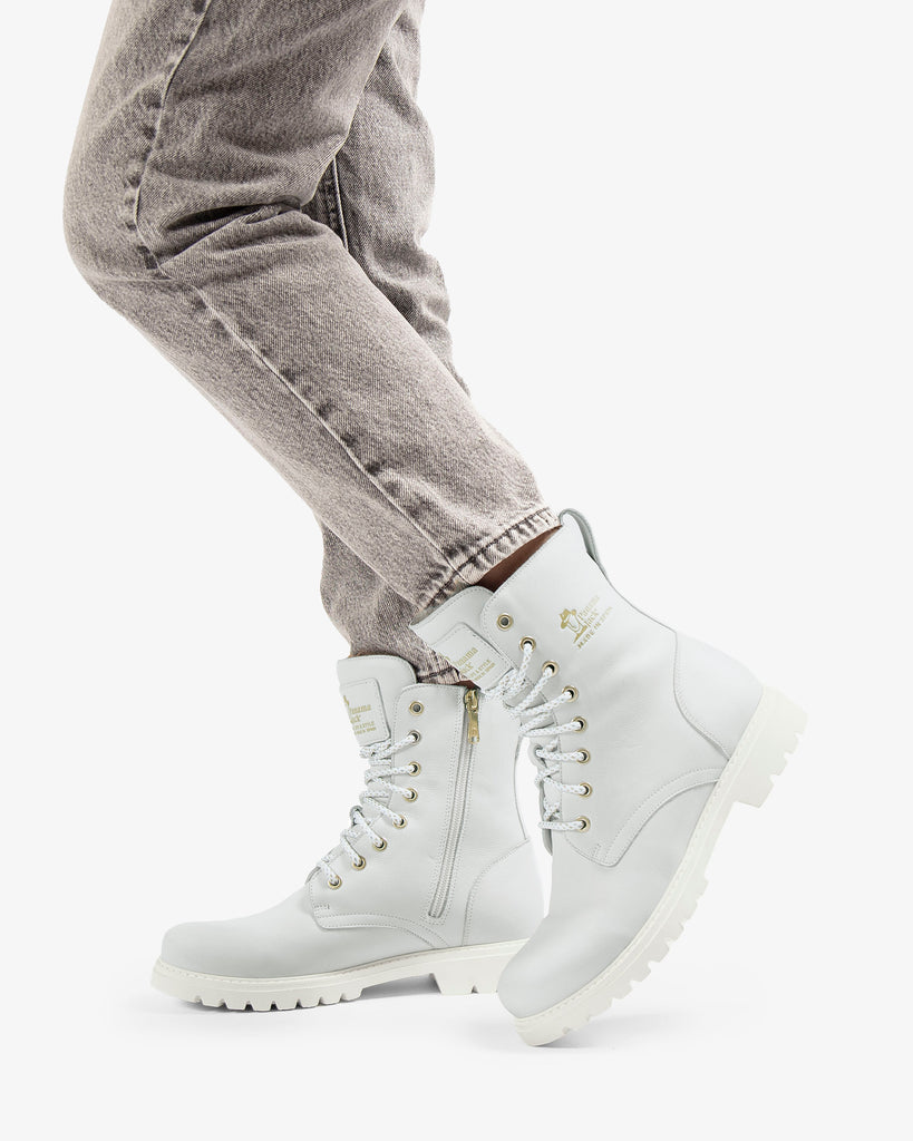 Frisia botas de piel con forro interior de pelo. blanco