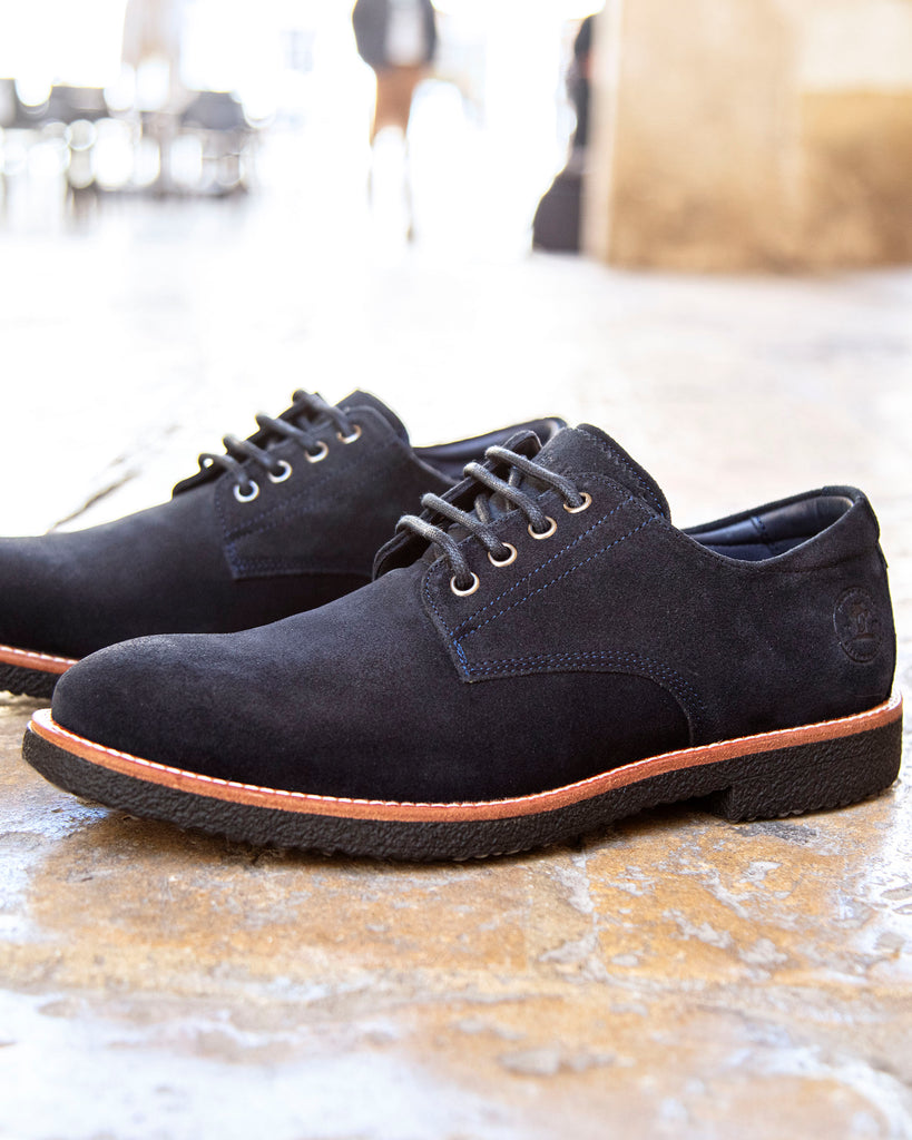 Gante zapatos de piel con forro interior de piel. marino