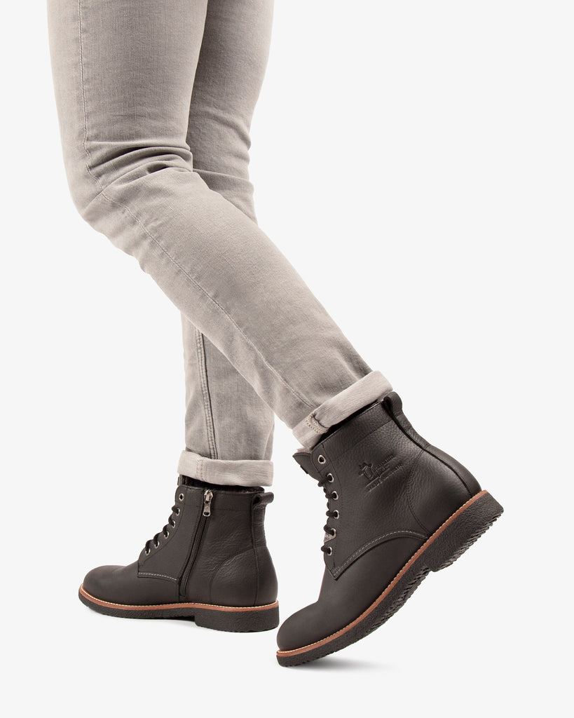 German Igloo botín de piel con forro interior de pelo natural. negro