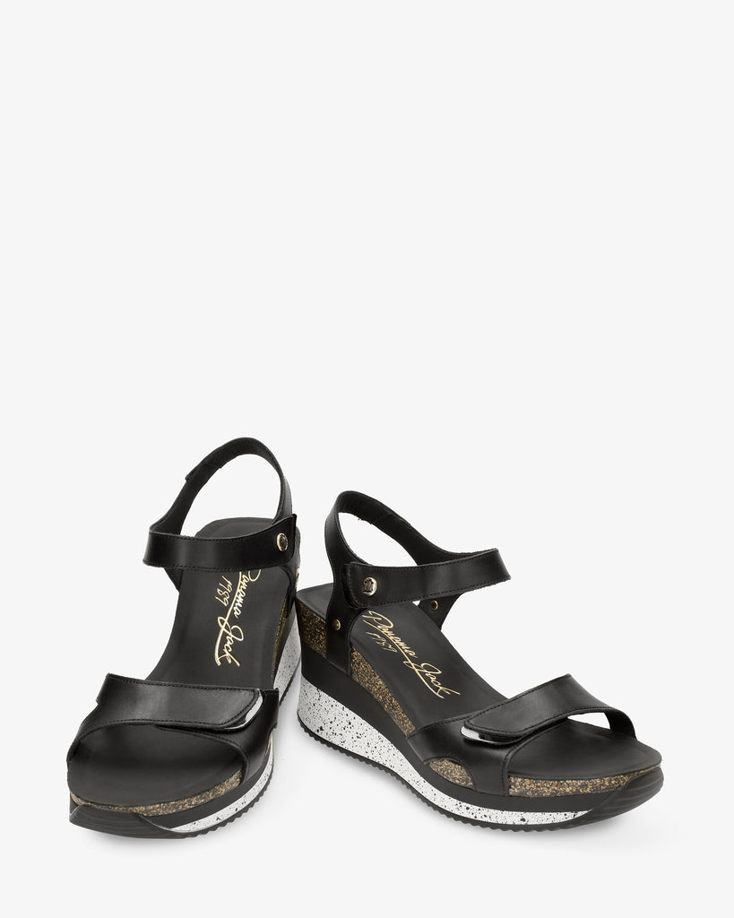 Nica Sport sandalias de piel con forro interior de piel. negro