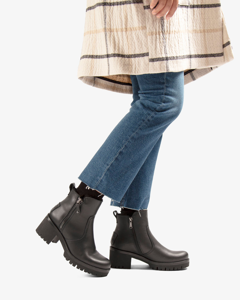 Pauline Igloo Trav botín de piel con forro interior de pelo natural. negro